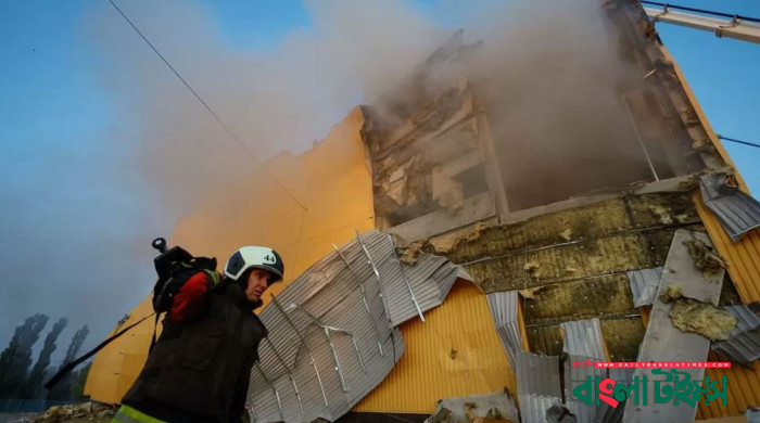 রুশ ড্রোন হামলার পর বিমান বাহিনীর প্রশংসায় পঞ্চমুখ জেলেনস্কি